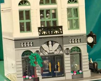 LEGO Creator Expert Brick Bank (set 10251). 
