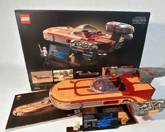 LEGO Star Wars Luke Skywalker's Landspeeder (Set 75341), part of the Ultimate Collector Series. 