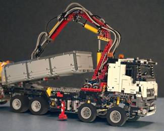 LEGO Technic Mercedes-Benz Arocs 3245 (set 42043). 