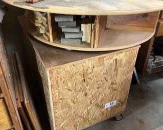 2 LazySusanWorkStationwithAttachedVise