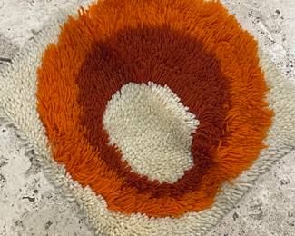 Small 70s latch hook rug