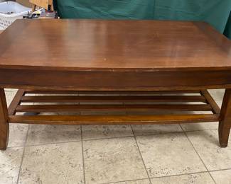 Coffee table w/drawer