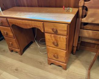 Cushman Colonial Creation of Vermont desk