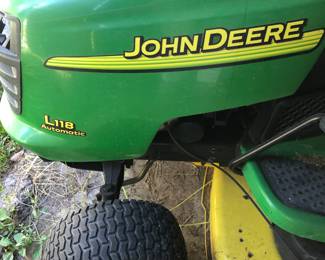 John Deere L118 riding mower limited series 2004-2005