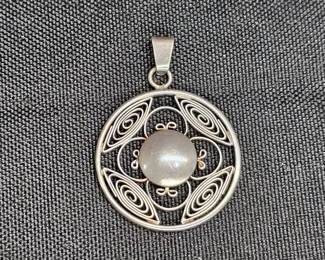 Silver Round Filigree Wire Pendant