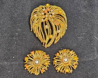  Vtg Faux Pearl & Coral Gold Tone Brooch & Earrings