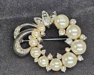 Vtg Silver Tone & Faux Pearl Bead & Crystal Wreath