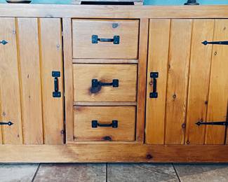 Solid Wood Dining Hutch / 3 Drawers / 2 doors 