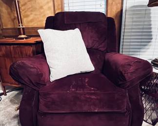 Lazy boy ,Recliner, Color Burgundy , adjustable handle