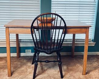 Tradional Winsor Black Chair / Light wooden Kitchen Table 
