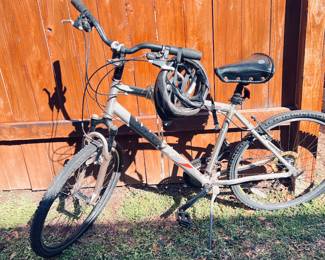 Giant Boulder SE mountain bike 