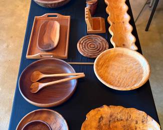 Mid-century to late-20th-century hand-turned and carved hardwood serving pieces