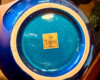 Japanese studio pottery vase marked “Tajimi Japan,” featuring a softly iridescent blue, lavender, and rose glaze. Elegant baluster form with flared neck. Mid-century to late 20th-century decorative art pottery. Excellent condition.