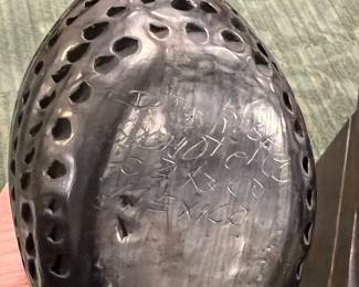  Signed barro negro carved vase by Dona Resa San Bartolo Coyotepe , Oaxaca Mexico circa 1980 Value $500/OBO