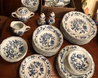 Blue Danube "Blue Onion" dishes (Japan) - 58 pieces 