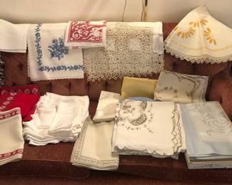 Table linens - tablecloths & napkins, damask & embroidered 