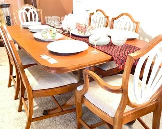 dining table w/6 chairs