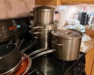 Kitchen pots a good selection 