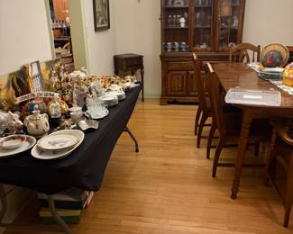 Dinning table and six chairs 