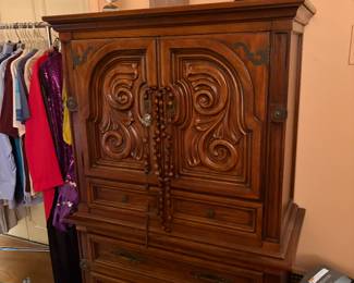 Armoire Thomasville part of a 5piece set 
