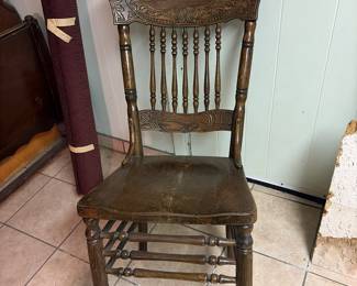 Spindle back chair 