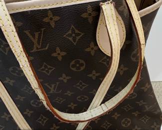 Louis Vuitton Neverfull MM Monogram Canvas Tote Bag third image