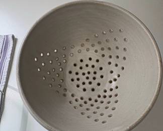 Stoneware Berry Bowl with Saucer second image