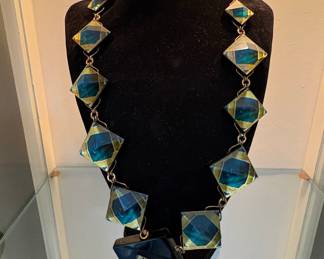 Vintage OMMA.PH Mother of Pearl and Resin Necklace