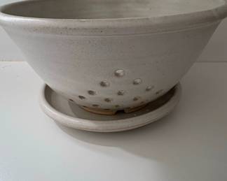 Stoneware Berry Bowl with Saucer
