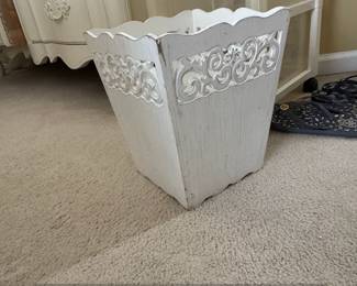 White Decorative Wood Planter with Scalloped Edge 