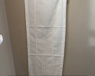 Embroidered Linen Table Runner with Diamond Stitch and Floral Motifs