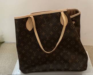 Louis Vuitton Neverfull MM Monogram Canvas Tote Bag