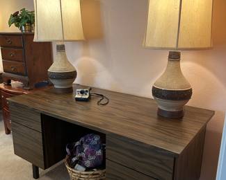 Mid-century vibe desk, pair of Mid-Century lamps Aztec pattern