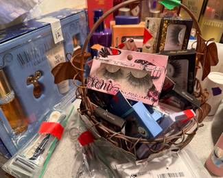 Eye lash extensions still in box, White Diamonds Gift Set