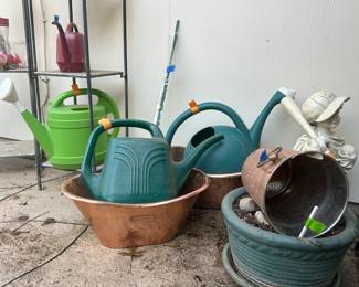Watering cans
Planters