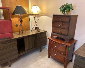 Mid century style credenza, assorted side tables & lamps