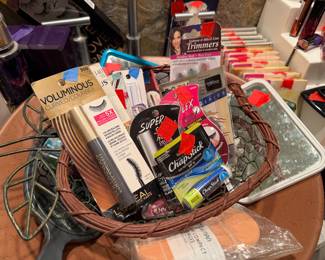 Unopened mascara - Revlon Voluminous, Great Lash 