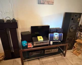 Vintage sound systems, Floor Speakers, CD Player