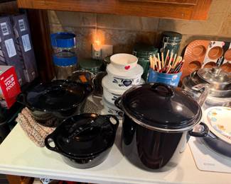 Casserole stoneware, stockpot, chopsticks