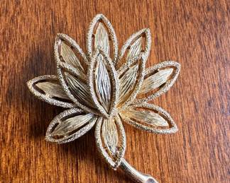 Vintage Avon GoldTone Lotus Flower Brooch