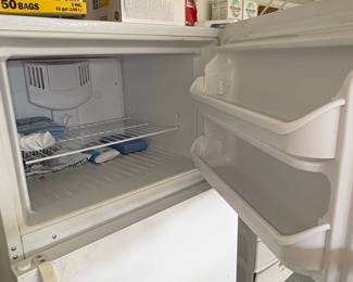 Frigidaire Top Freezer Refrigerator fourth image