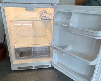 Frigidaire Top Freezer Refrigerator second image
