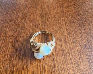 Vintage Gold Tone Leaf and Moonstone Ring