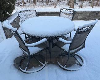 Outdoor Patio Dining Set with Swivel Chairs