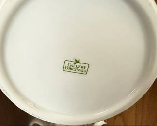 Gallery Originals Porcelain Ginger Jar with Chrysanthemum Motif fourth image