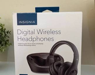 Insignia Digital Wireless Headphones with Charging Base
