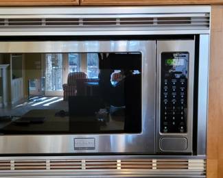 Frigidaire built in microwave