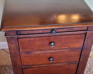 Michael Scott Napoli Laptop End Table