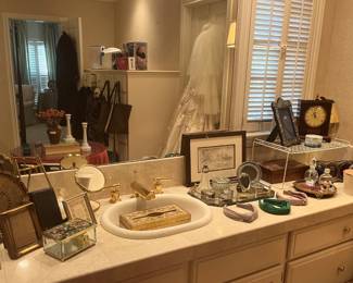 More bath accessories 