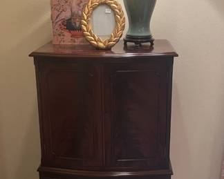 This piece fits anywhere and holds anything!